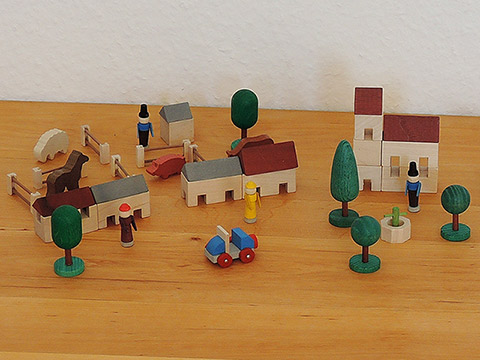 Kleines Dorfleben Bio-Holz