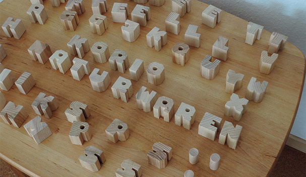 Buchstaben Spielzeug aus Holz